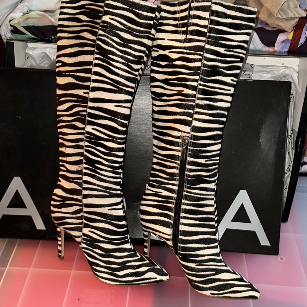 Aqua zebra print calf hair leather size 6